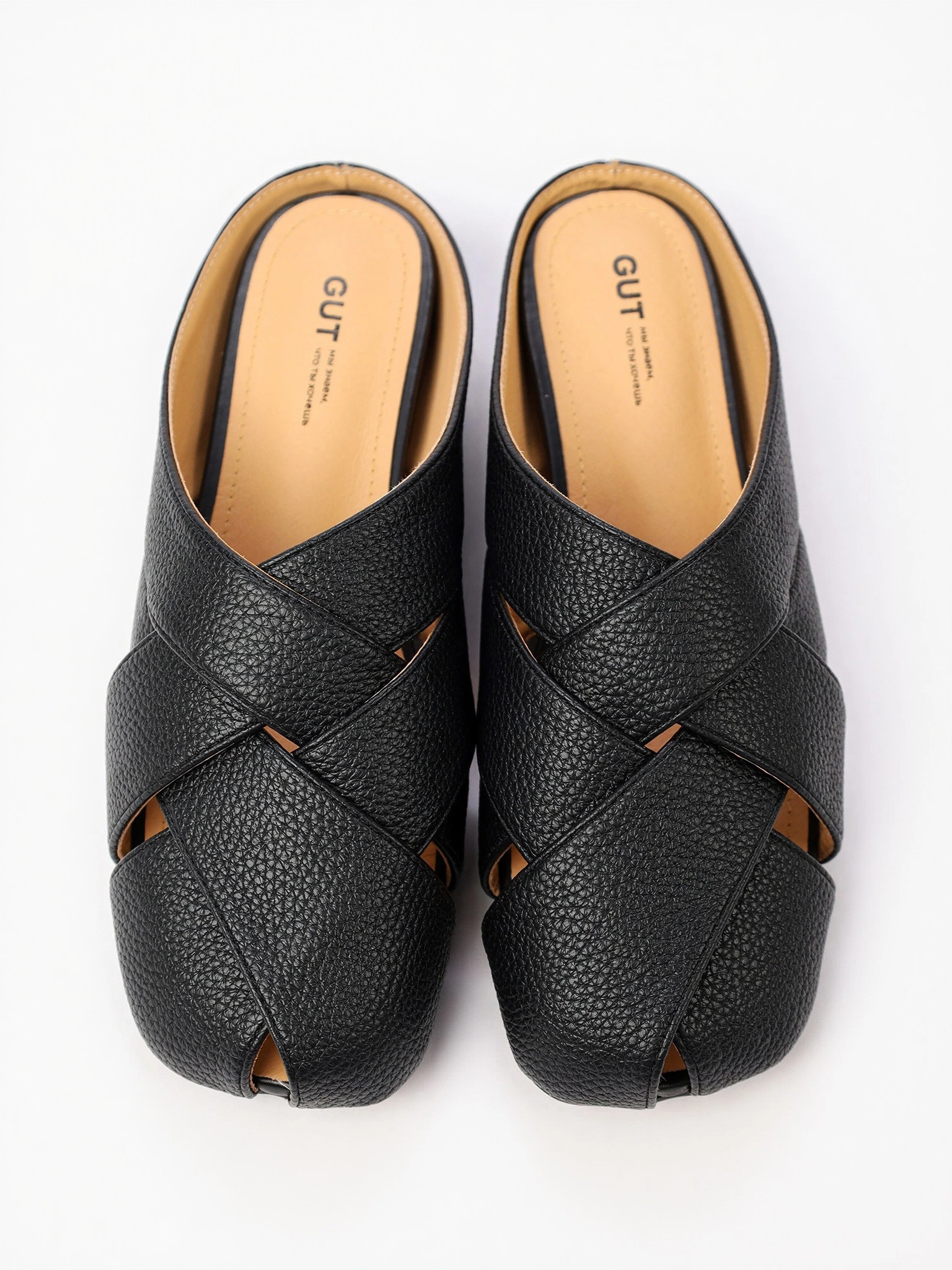 Сабо черного цвета на венском каблуке